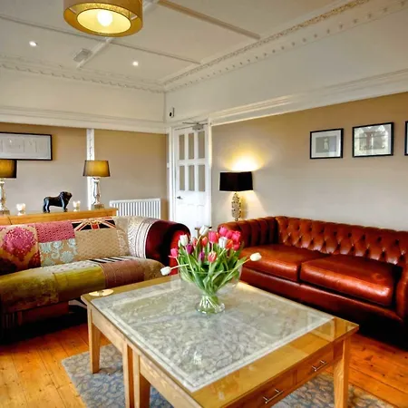 Oakland Hall Tatil Evi